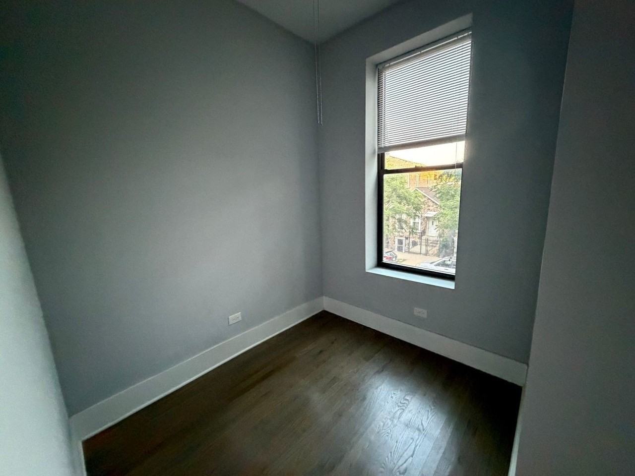 1722 W 21st St #2F - Photo 7 of 10