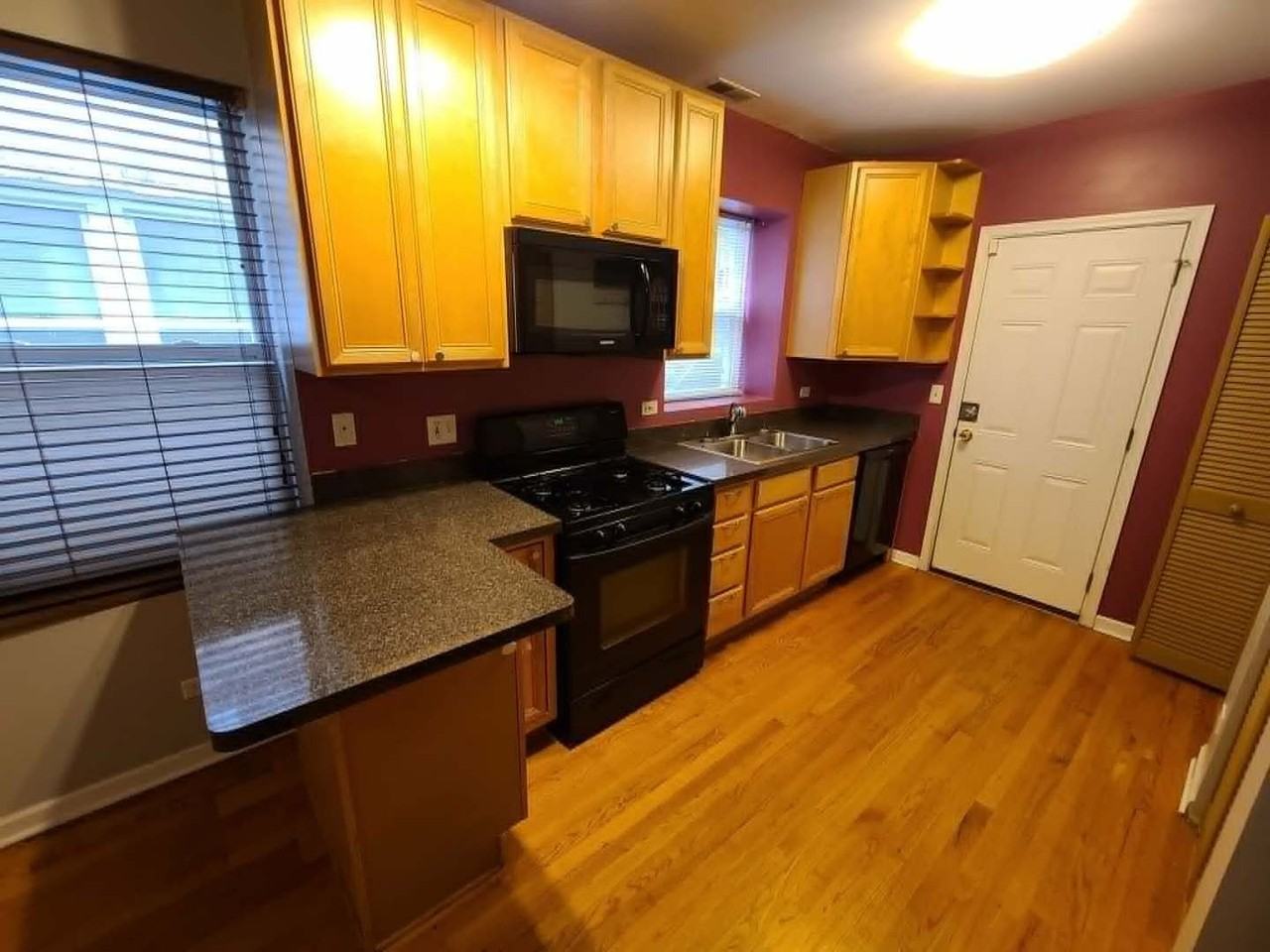 2318 W Rosemont Ave #2 - Photo 6 of 16