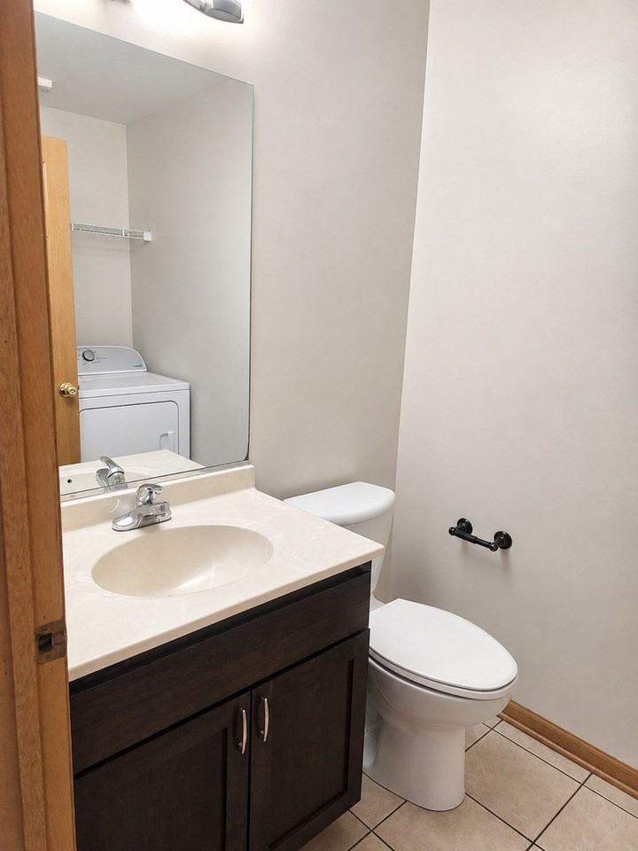 1462 Glen Ellyn Rd - Photo 4 of 20