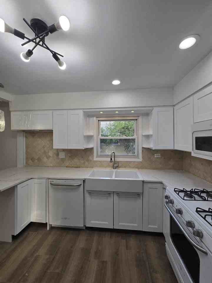 58 E 55th St - Photo 5 of 24