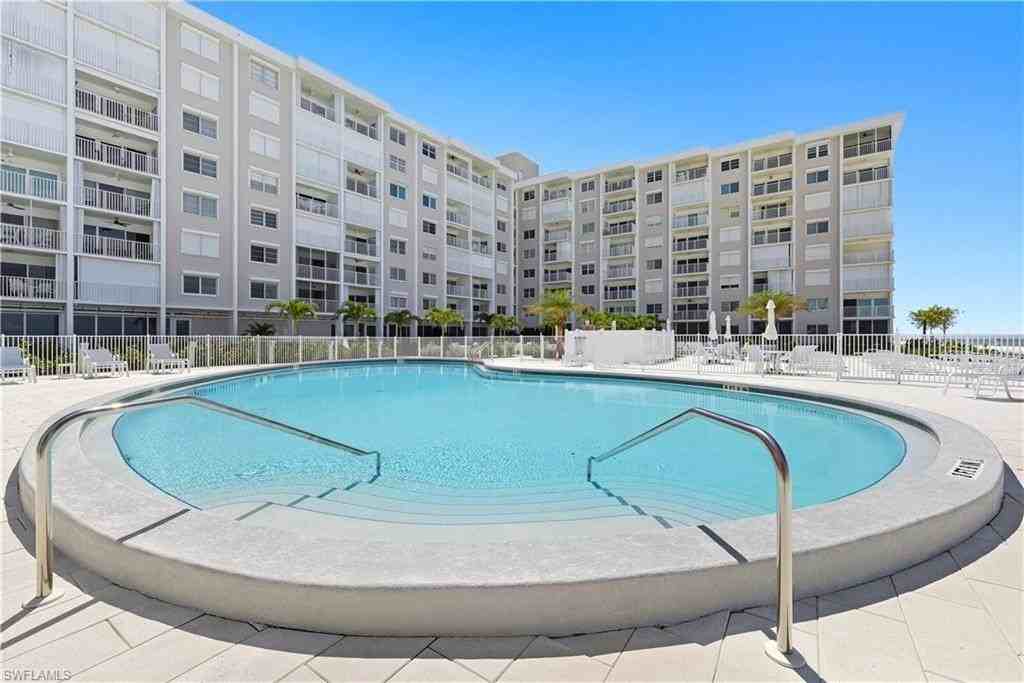 3443 Gulf Shore Blvd N #503
