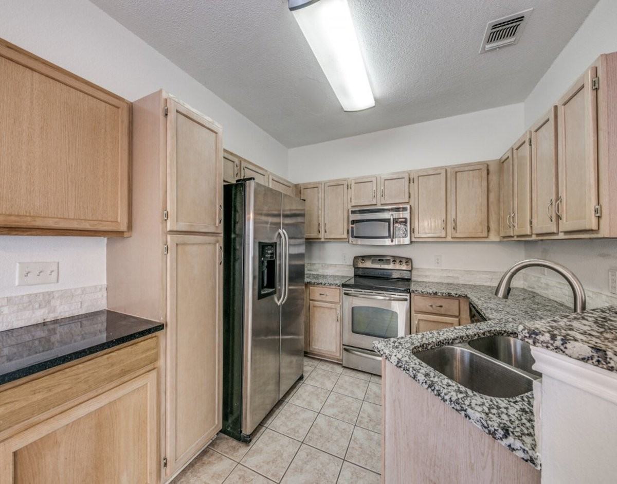 16606 Winding Oak Dr - Photo 7 of 14