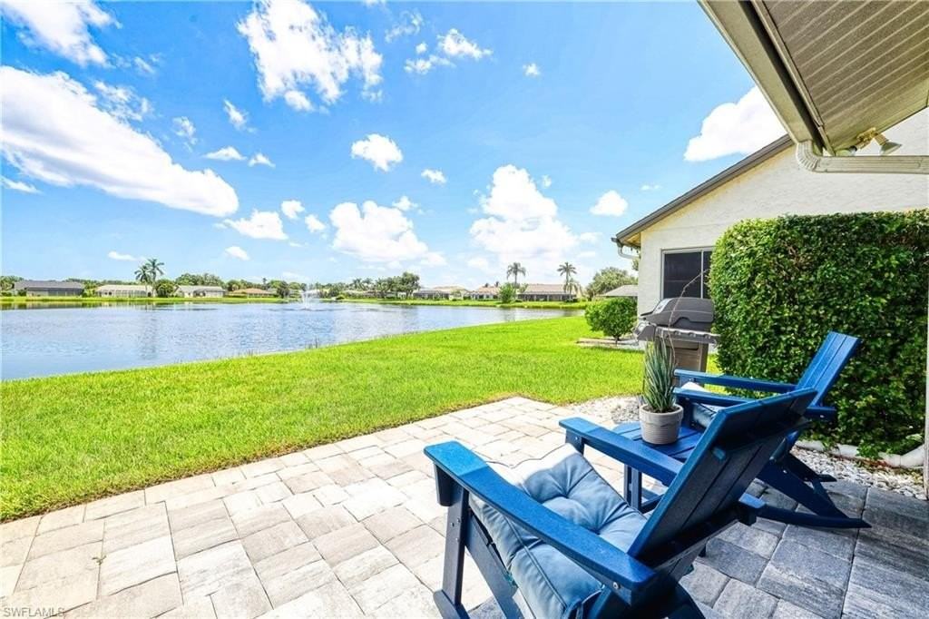 22589 Island Lakes Dr - Photo 4 of 47