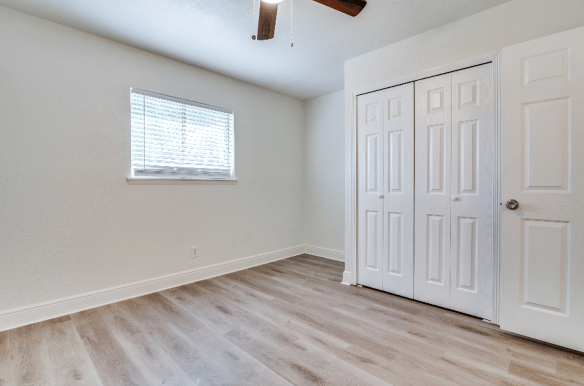 5913 Maple Ln - Photo 5 of 12
