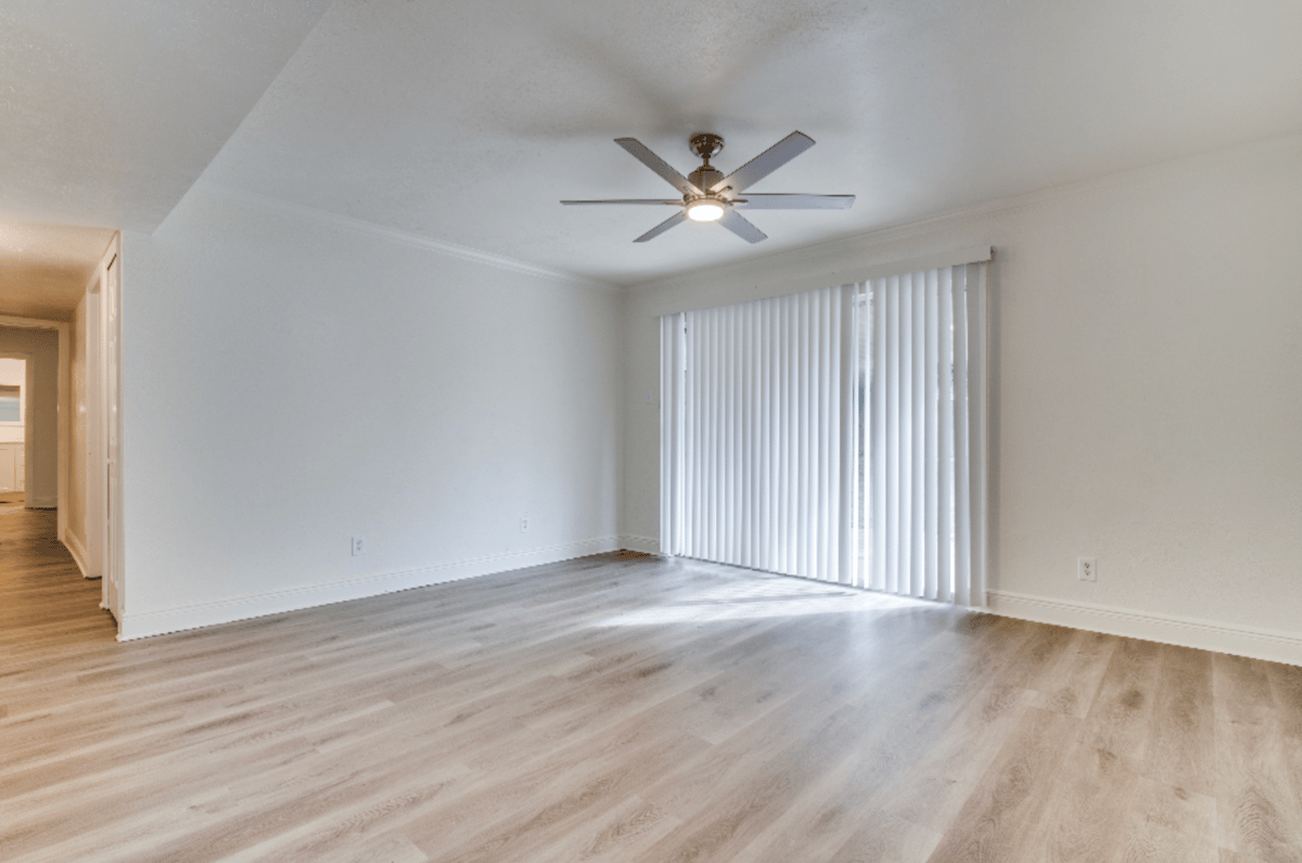 5913 Maple Ln - Photo 6 of 12