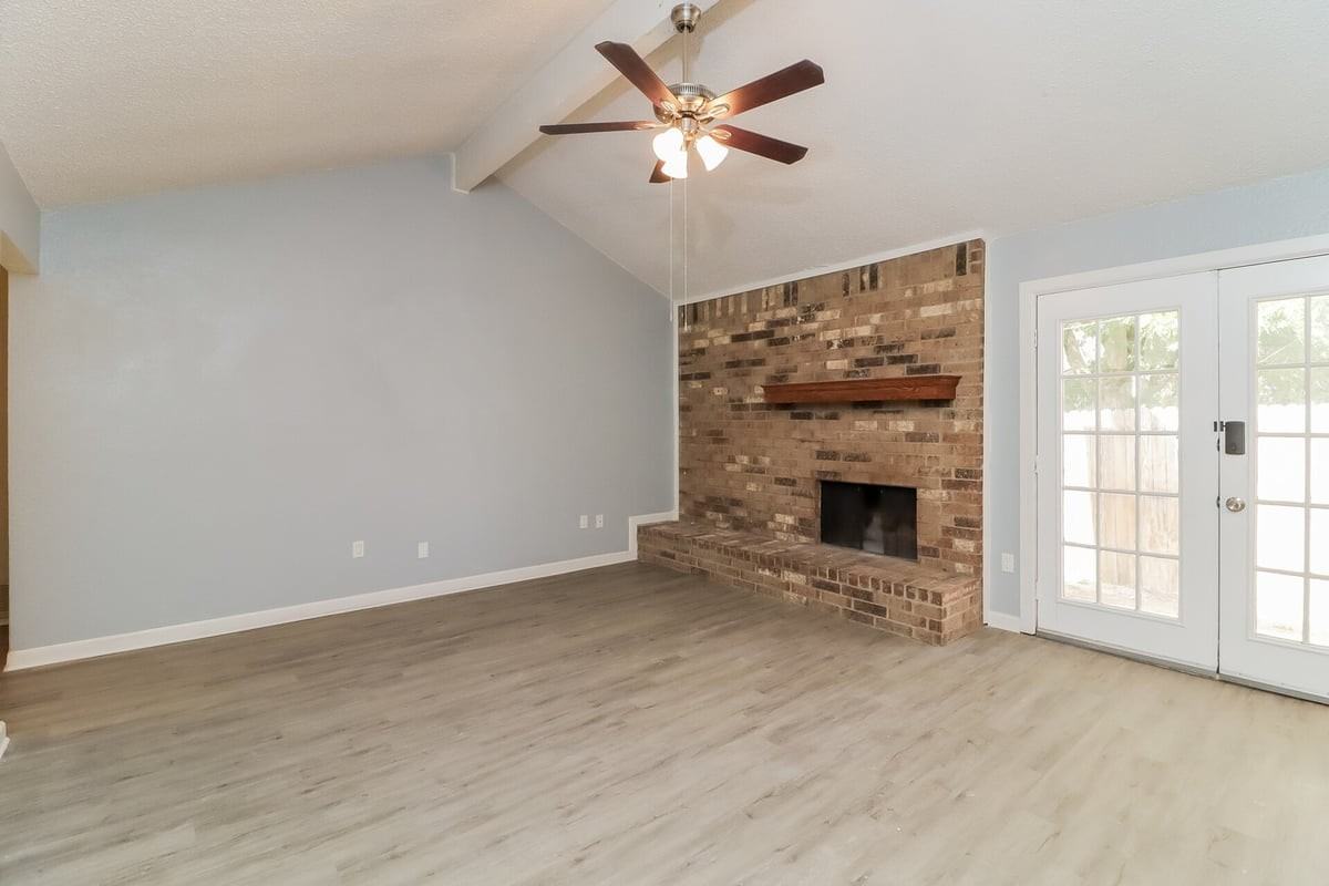 6001 Old Mill Ct - Photo 4 of 31
