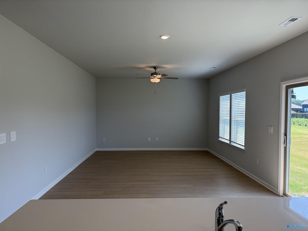 169 Labrador Ln - Photo 4 of 14