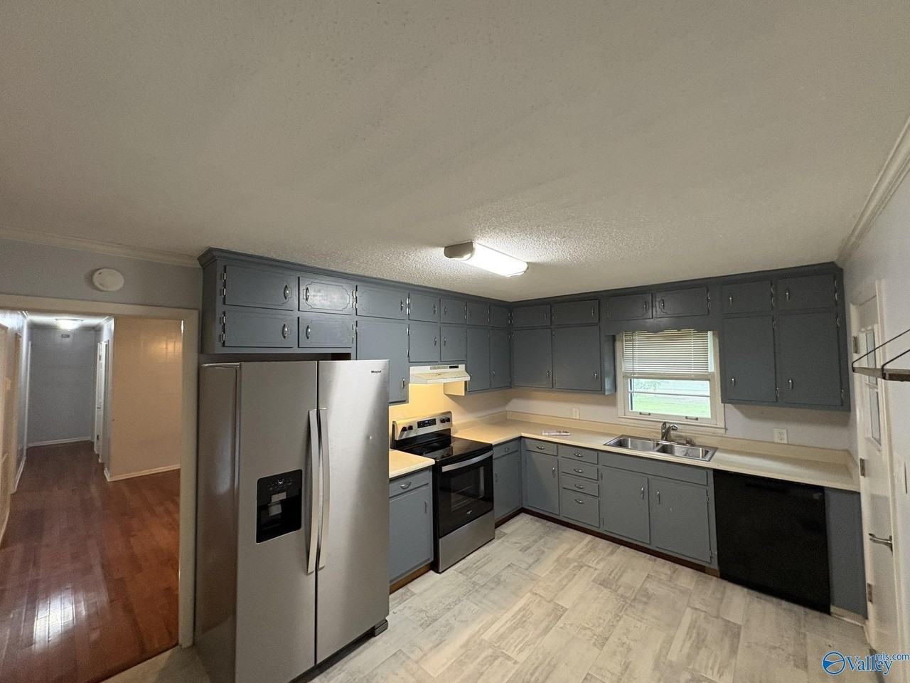 125 Meadow Dr - Photo 3 of 11