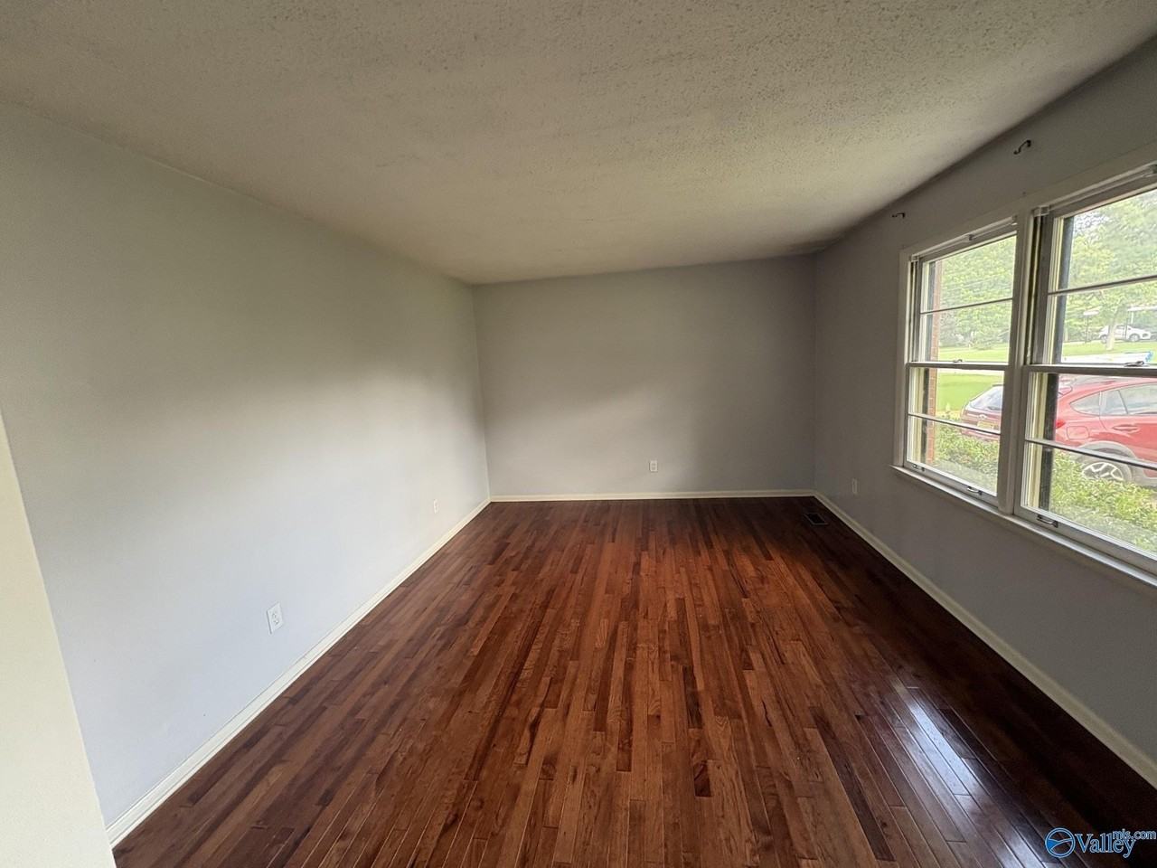 125 Meadow Dr - Photo 4 of 11