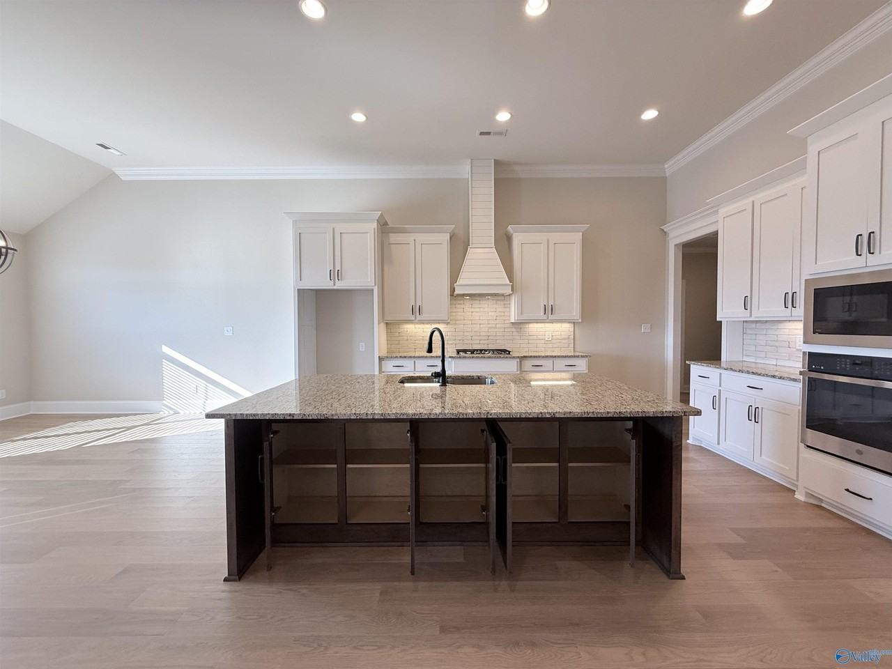 26430 Birkshire Ln - Photo 7 of 43