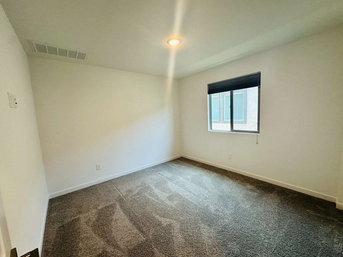7425 W Nicolet Ave - Photo 5 of 35