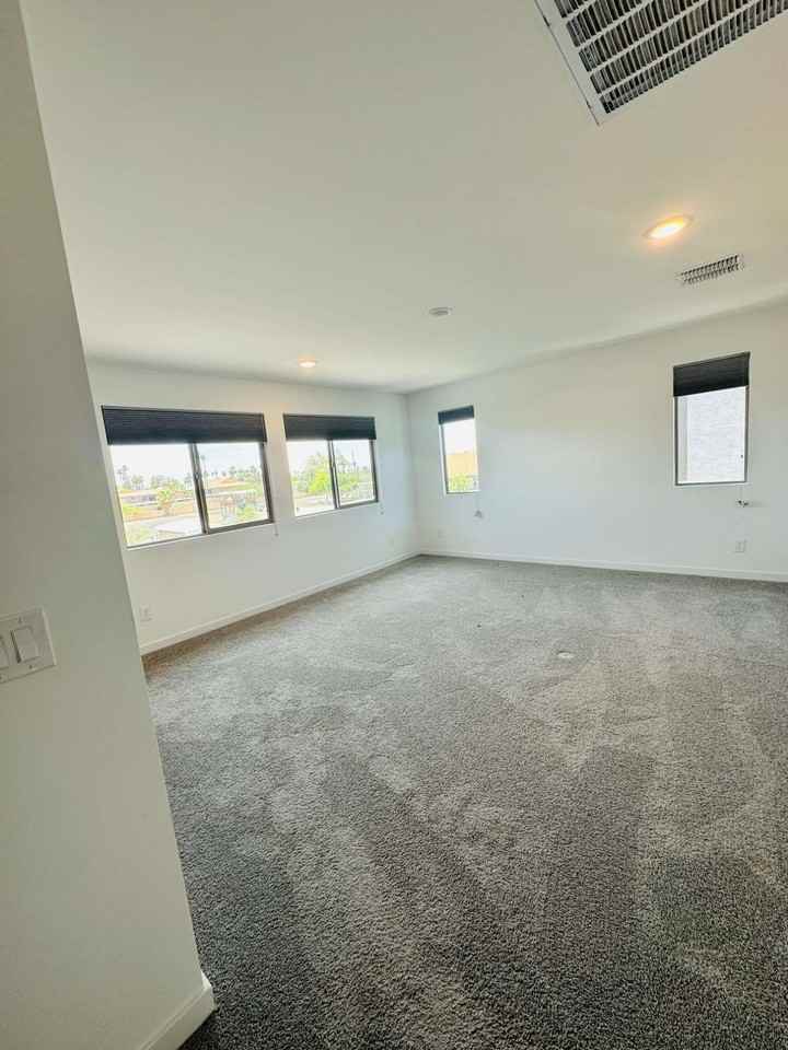 7425 W Nicolet Ave - Photo 7 of 35