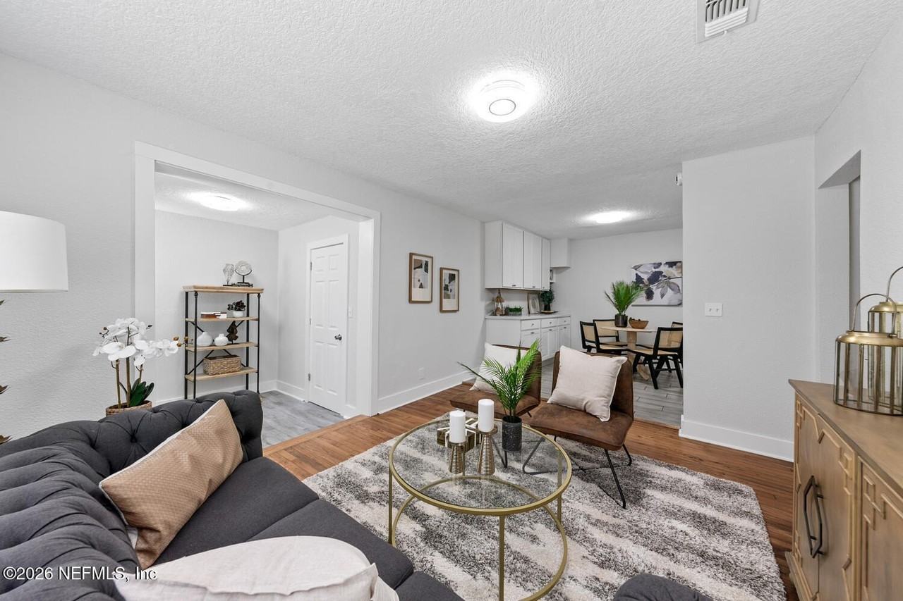 715 Ralph St - Photo 4 of 21