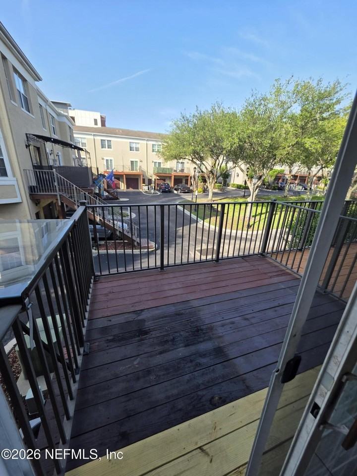 344 E Ashley St - Photo 6 of 22