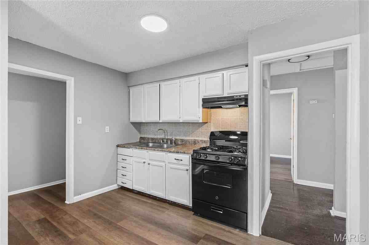 7471 Sharon Dr - Photo 3 of 22
