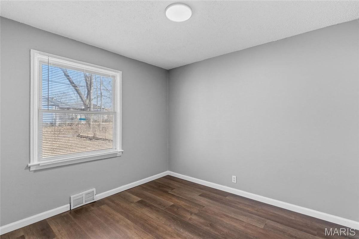 7471 Sharon Dr - Photo 6 of 22