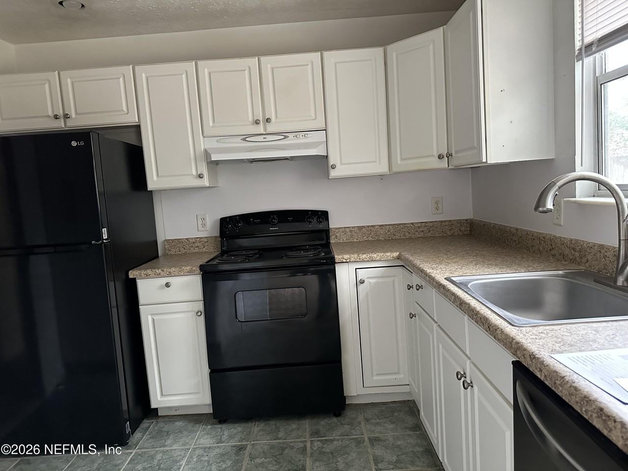 4253 Huntington Forest Blvd - Photo 5 of 7