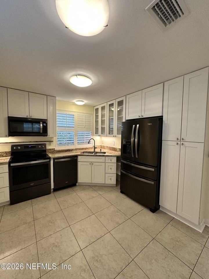 370 1st St - Photo 2 of 14
