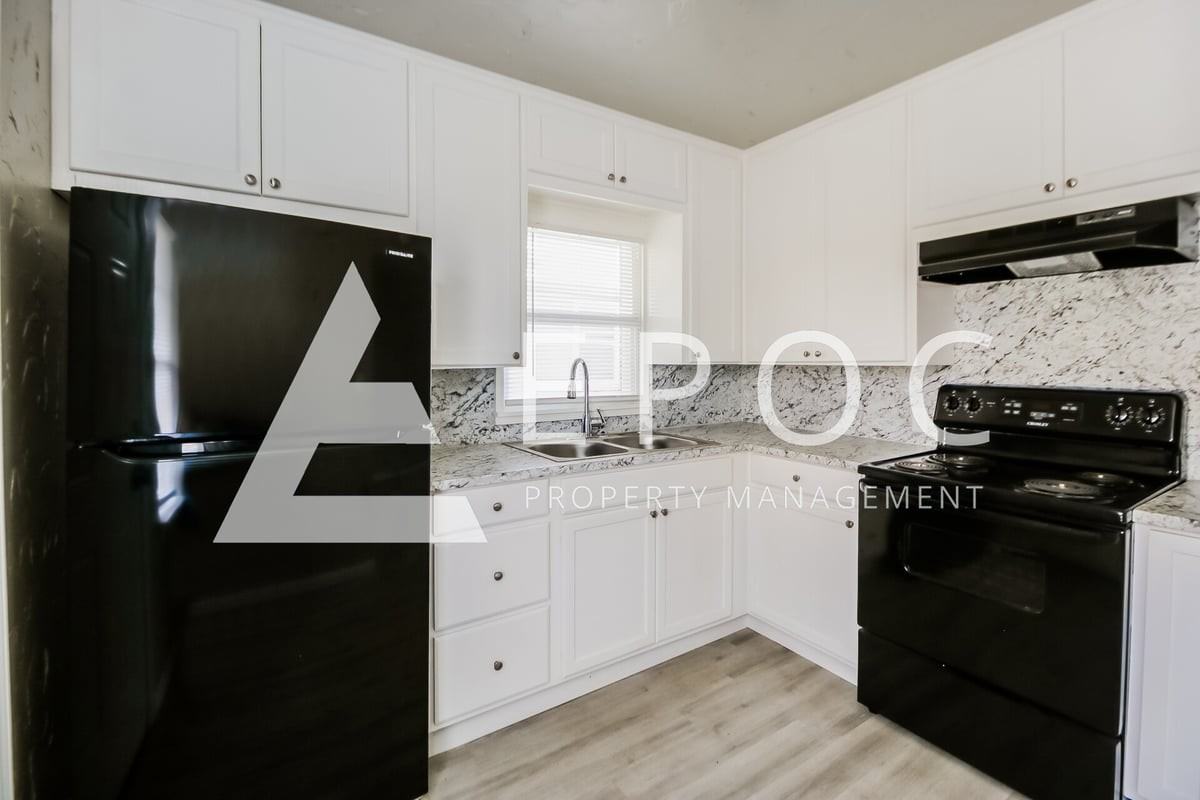104 Pine Ave - Photo 3 of 15