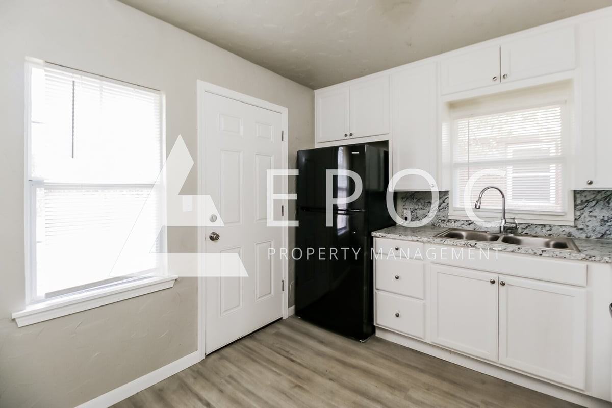104 Pine Ave - Photo 4 of 15