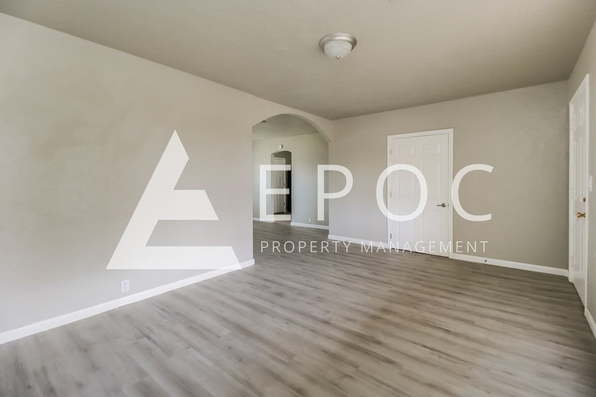 104 Pine Ave - Photo 5 of 15