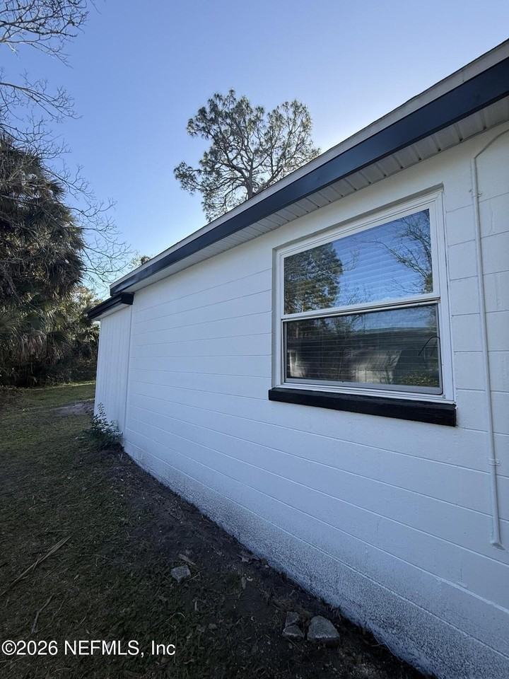 696 Kestner Rd - Photo 3 of 27