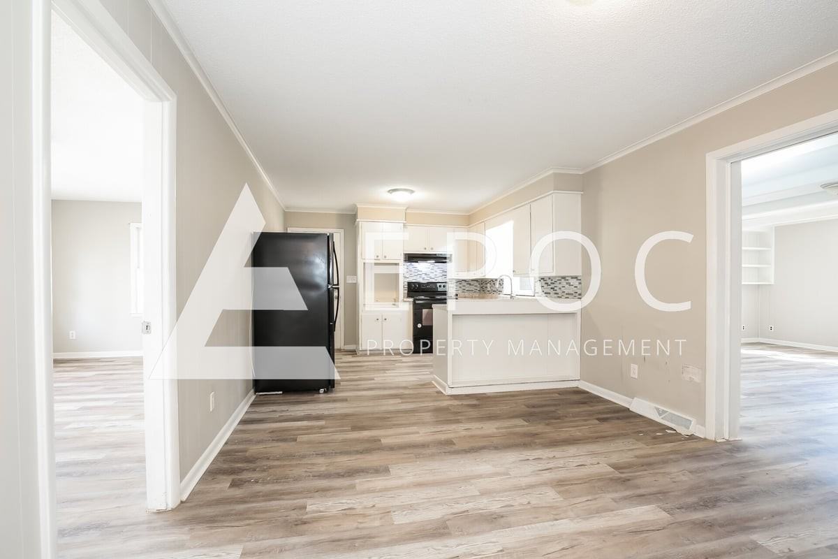1619 Lexington Ave - Photo 4 of 15