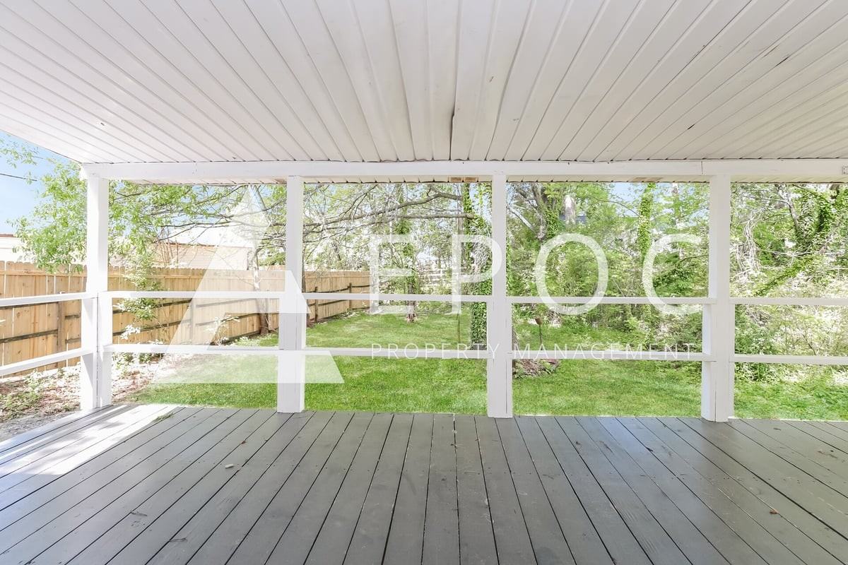3225 Summit Ave - Photo 4 of 15