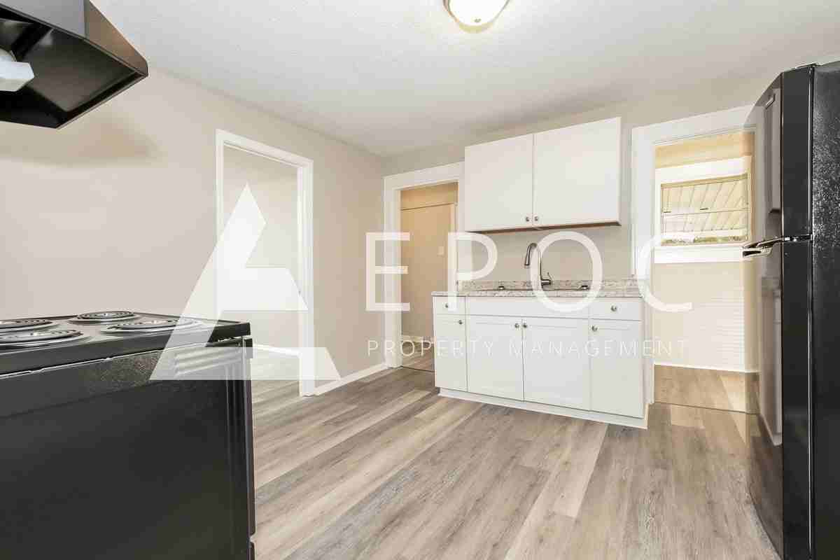 3225 Summit Ave - Photo 6 of 15