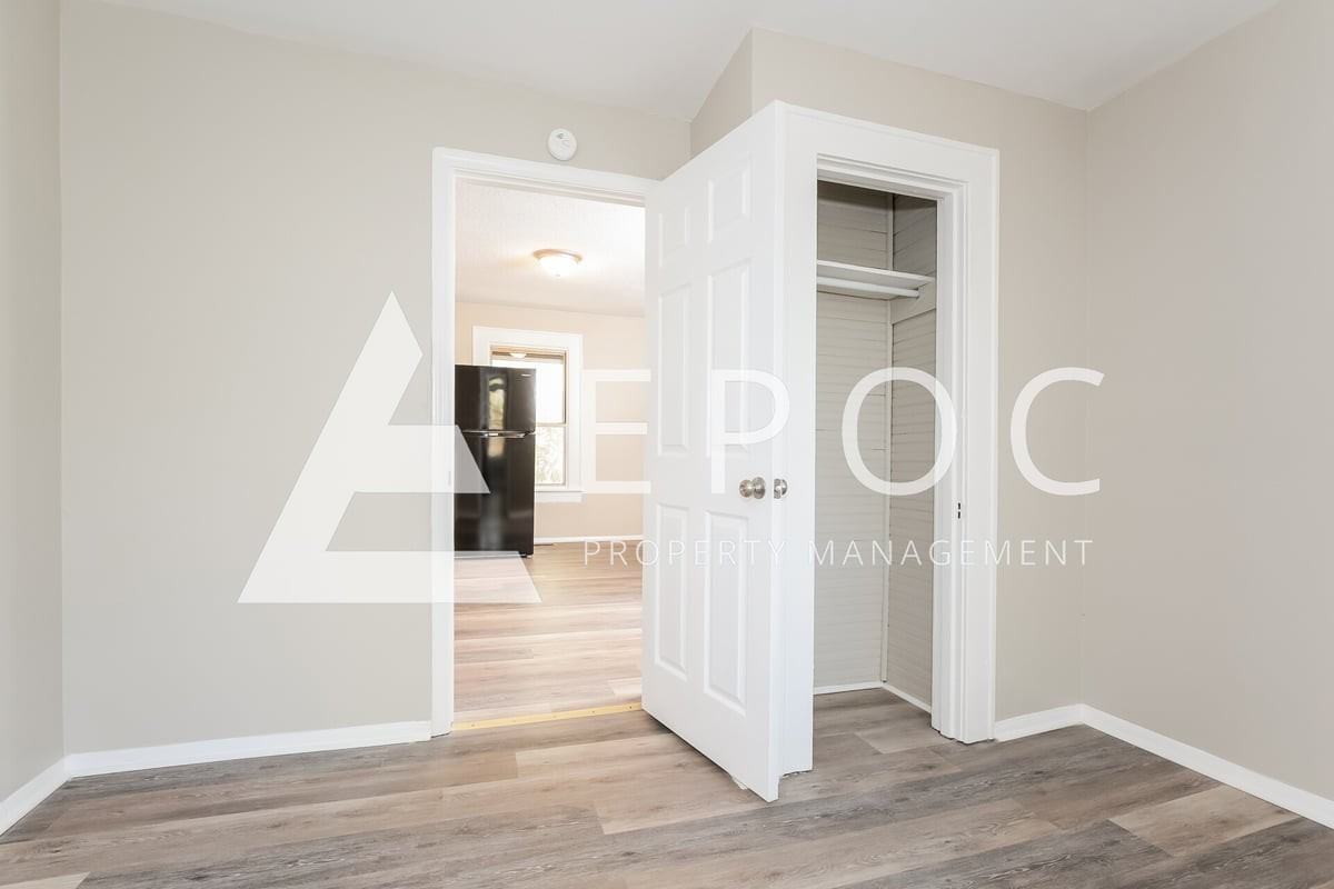 3225 Summit Ave - Photo 7 of 15