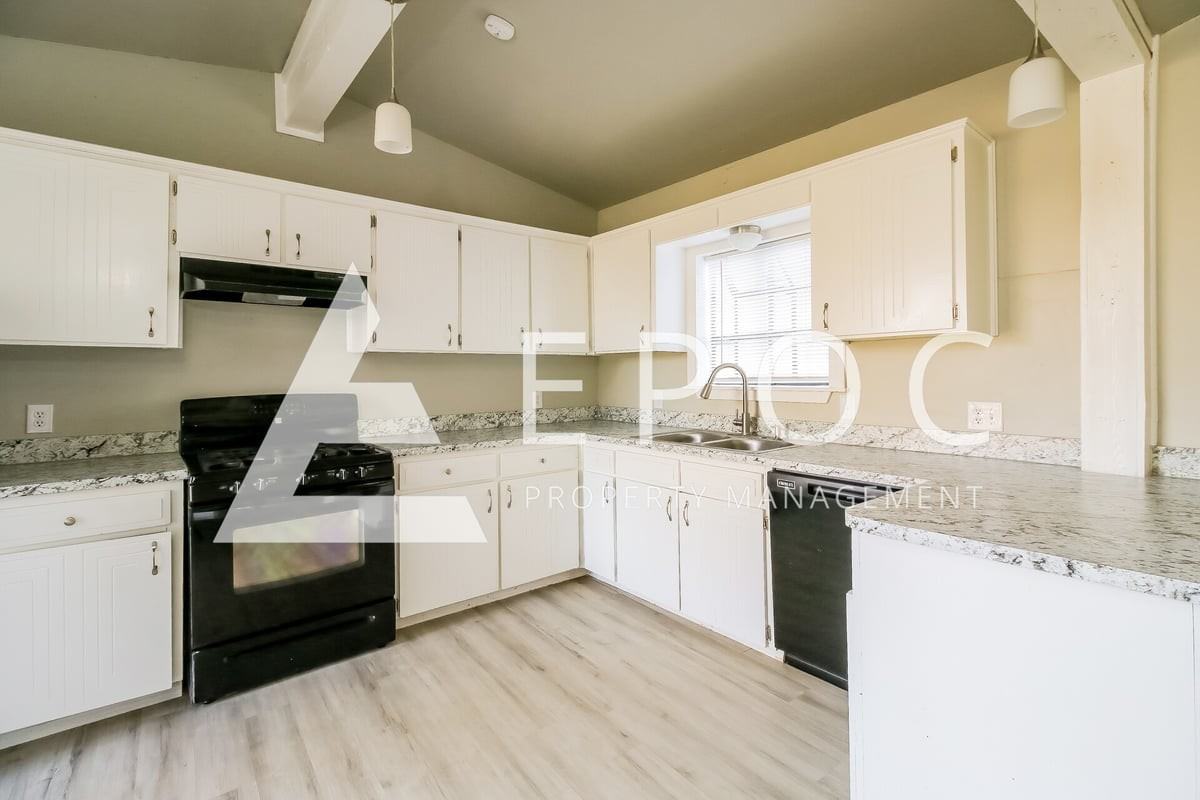 626 Cedar Ave - Photo 4 of 16