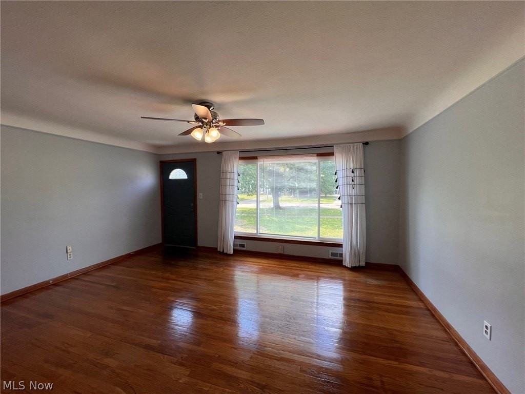 9326 Ackley Rd - Photo 5 of 17