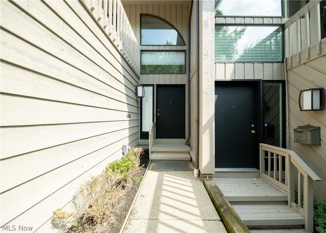 5751 Som Center Rd - Photo 4 of 39
