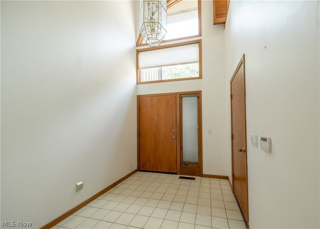 5751 Som Center Rd - Photo 5 of 39