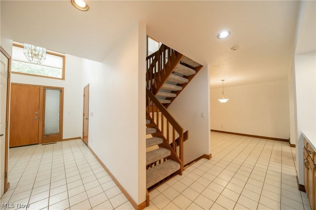 5751 Som Center Rd - Photo 6 of 39