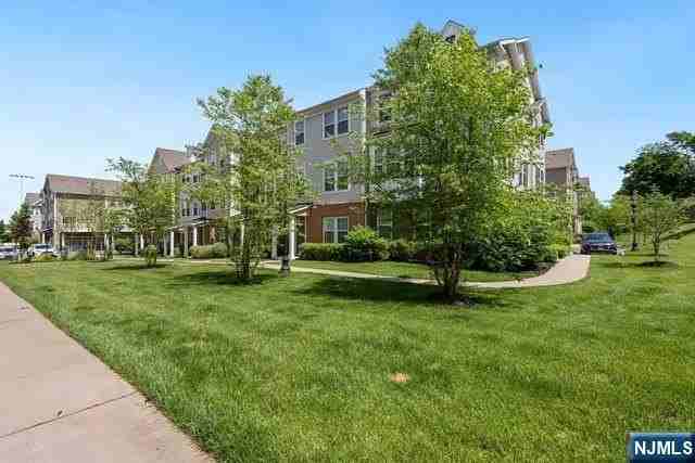 44 Truman Dr - Photo 5 of 49