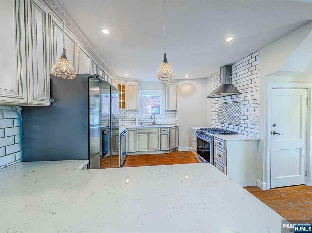 8-35 Lake St #1 - Photo 3 of 17