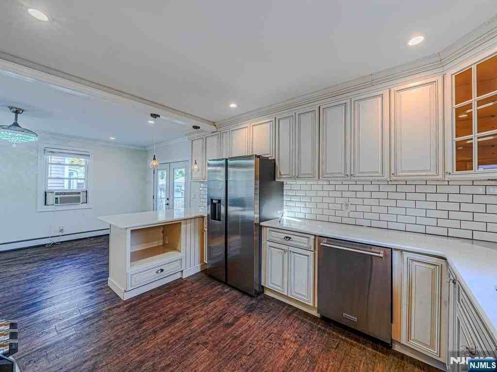 8-35 Lake St #1 - Photo 4 of 17