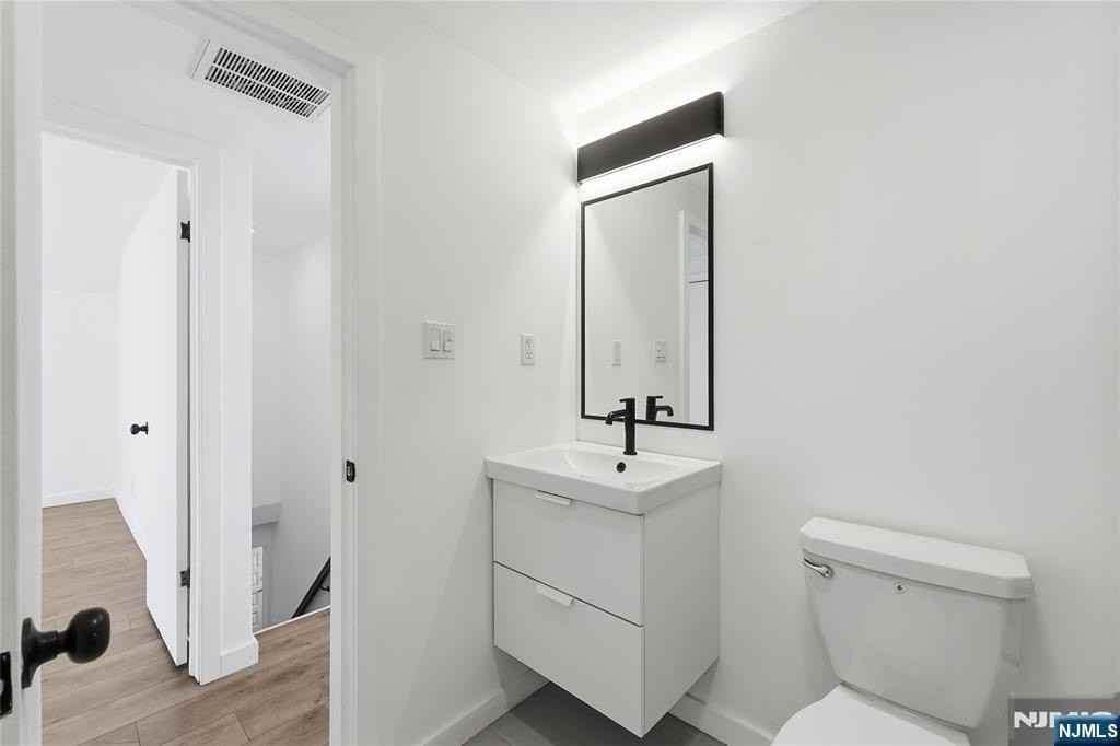 73 Macarthur Ave - Photo 7 of 11