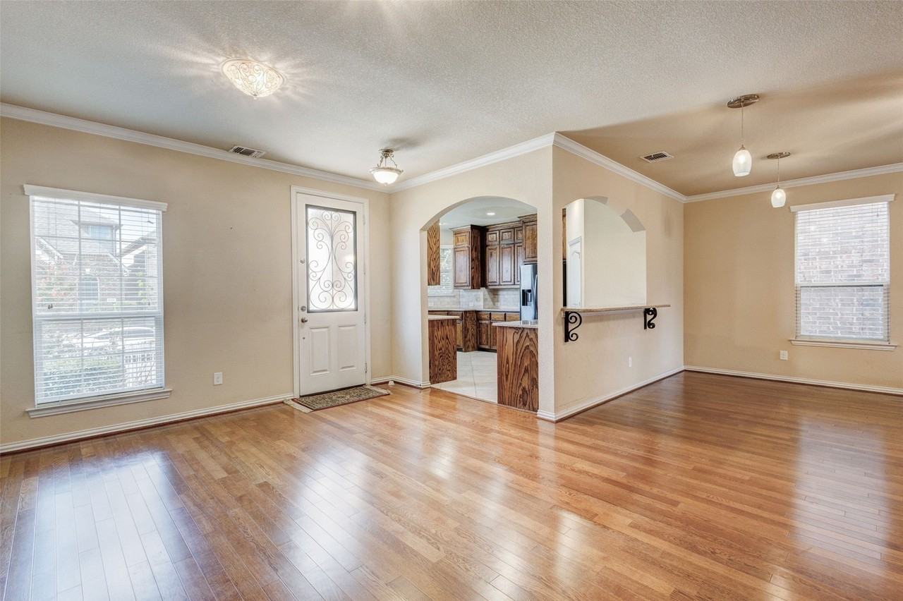 1020 Paradise Cv - Photo 6 of 32