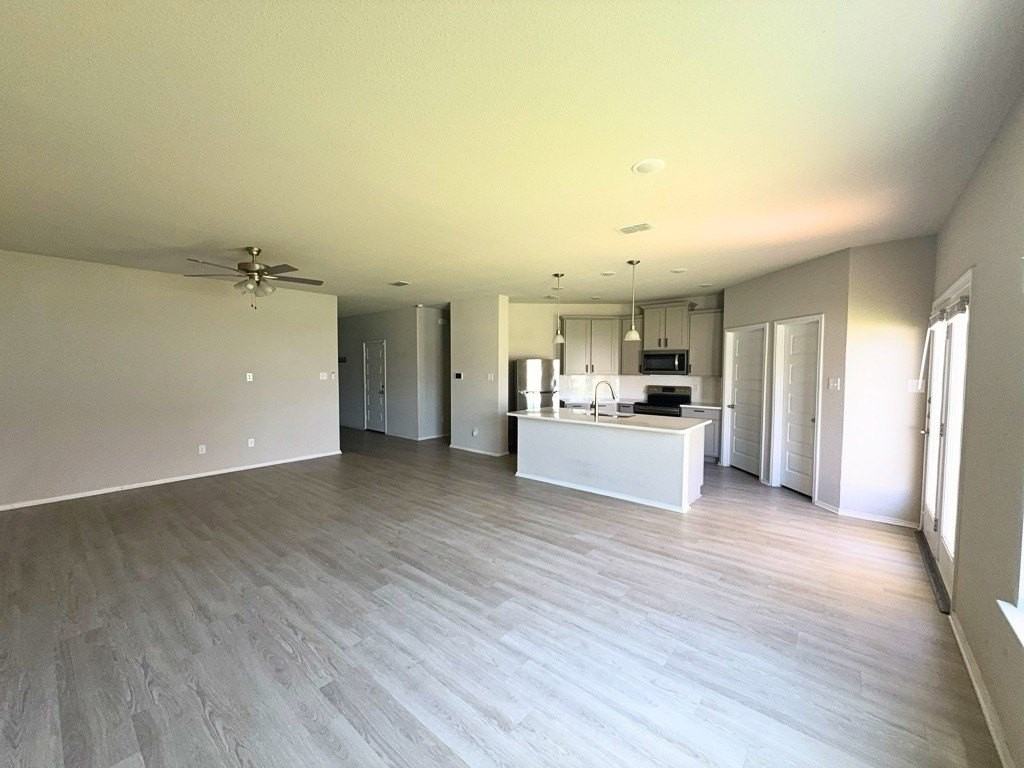 8978 Fair Oaks Dr - Photo 3 of 11