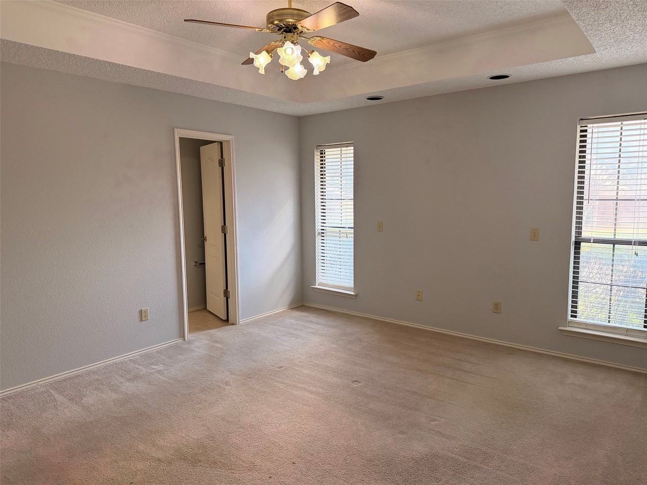 1712 Colonial Ct - Photo 7 of 11