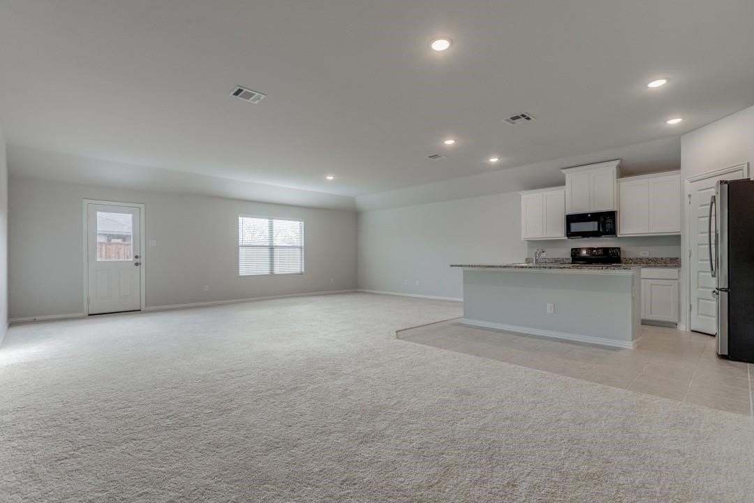 2421 Pacific Ave - Photo 2 of 10