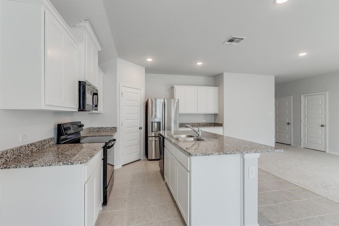 2421 Pacific Ave - Photo 4 of 10