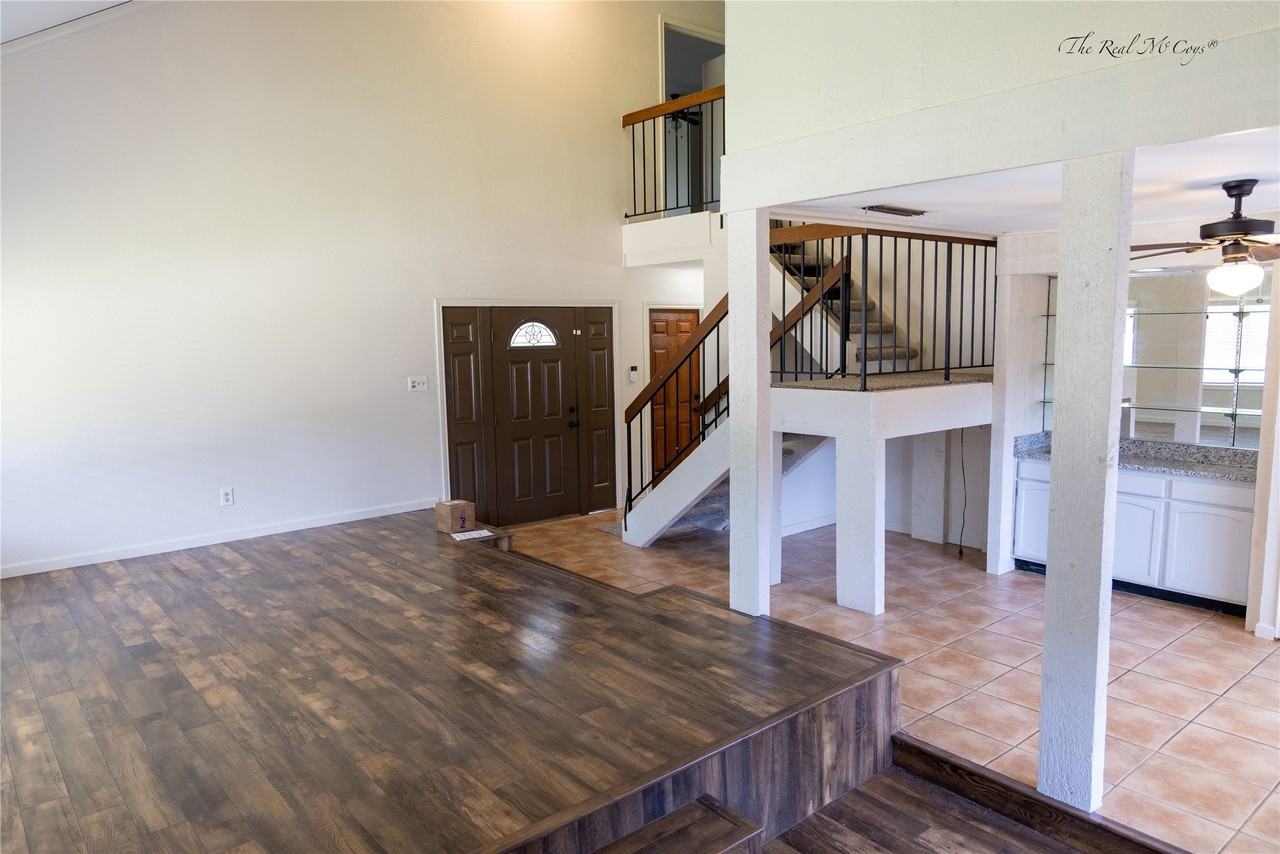 3101 Raintree Dr - Photo 3 of 17