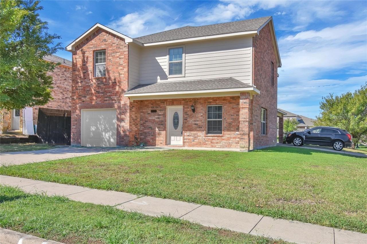 1102 Parkway Trl - Photo 2 of 22
