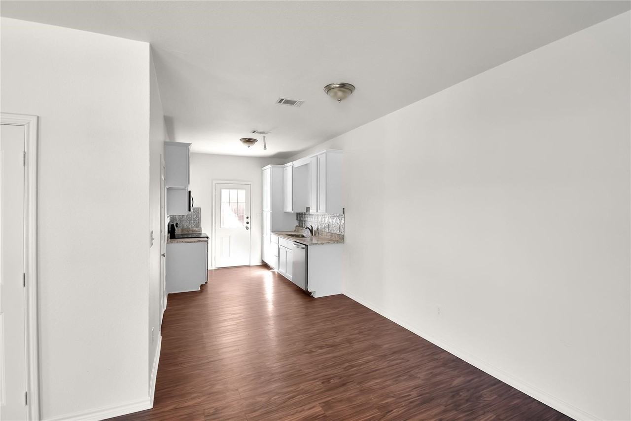 1102 Parkway Trl - Photo 5 of 22