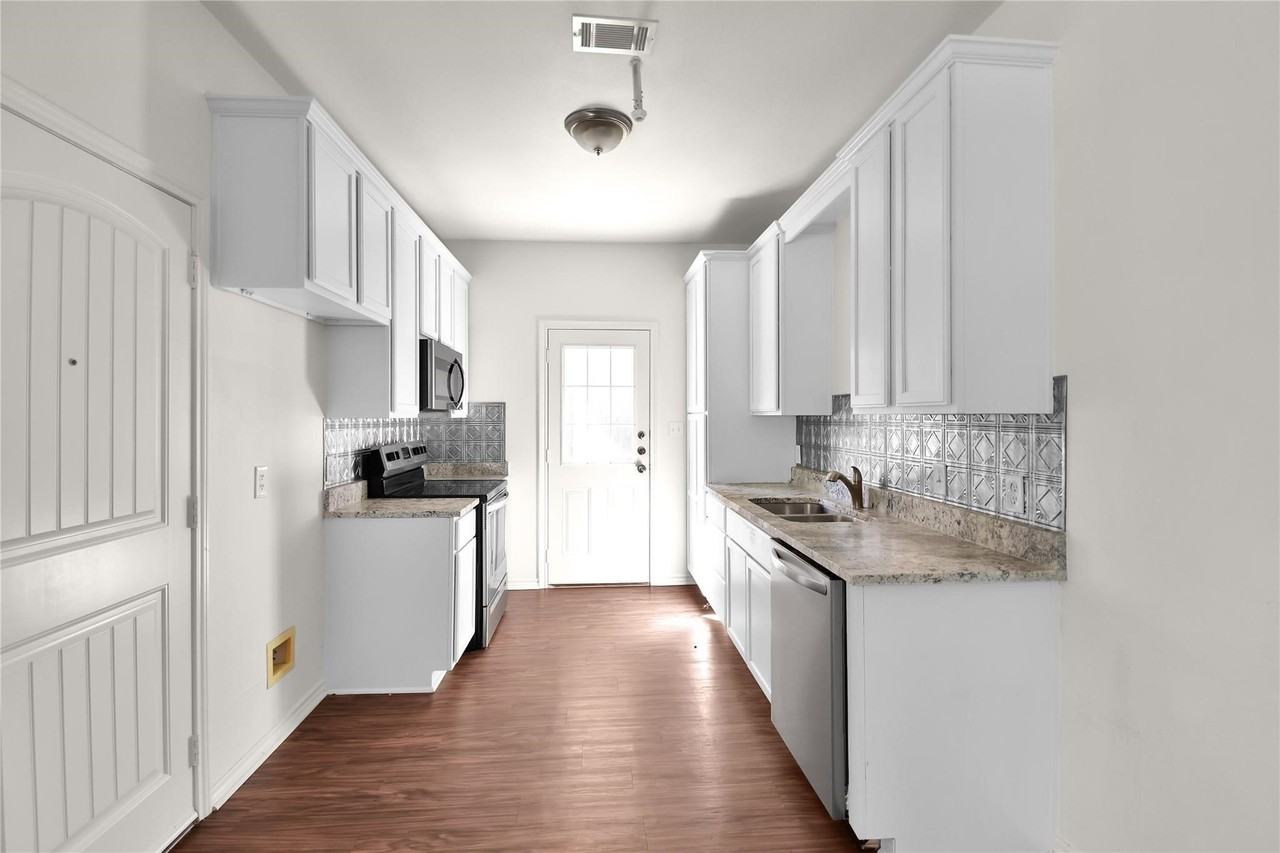 1102 Parkway Trl - Photo 6 of 22