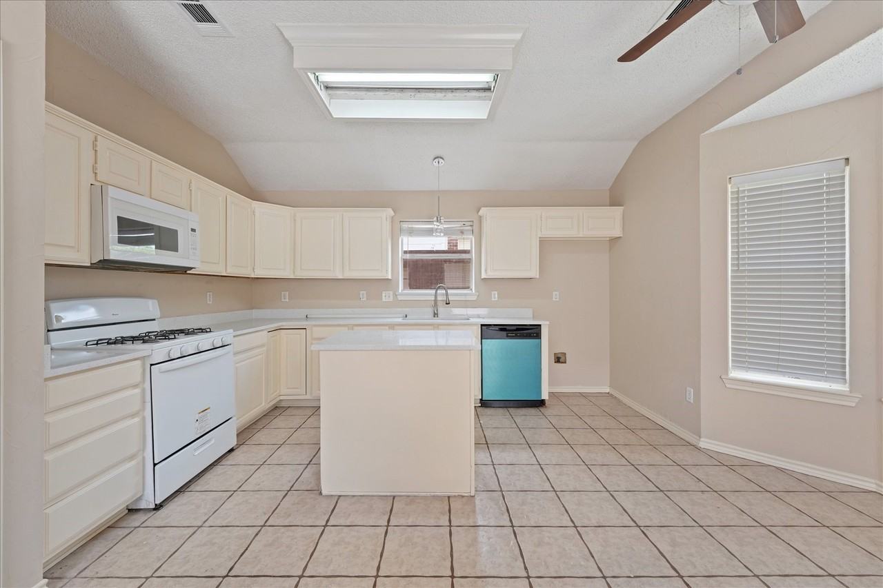 11900 Port Rd - Photo 4 of 28