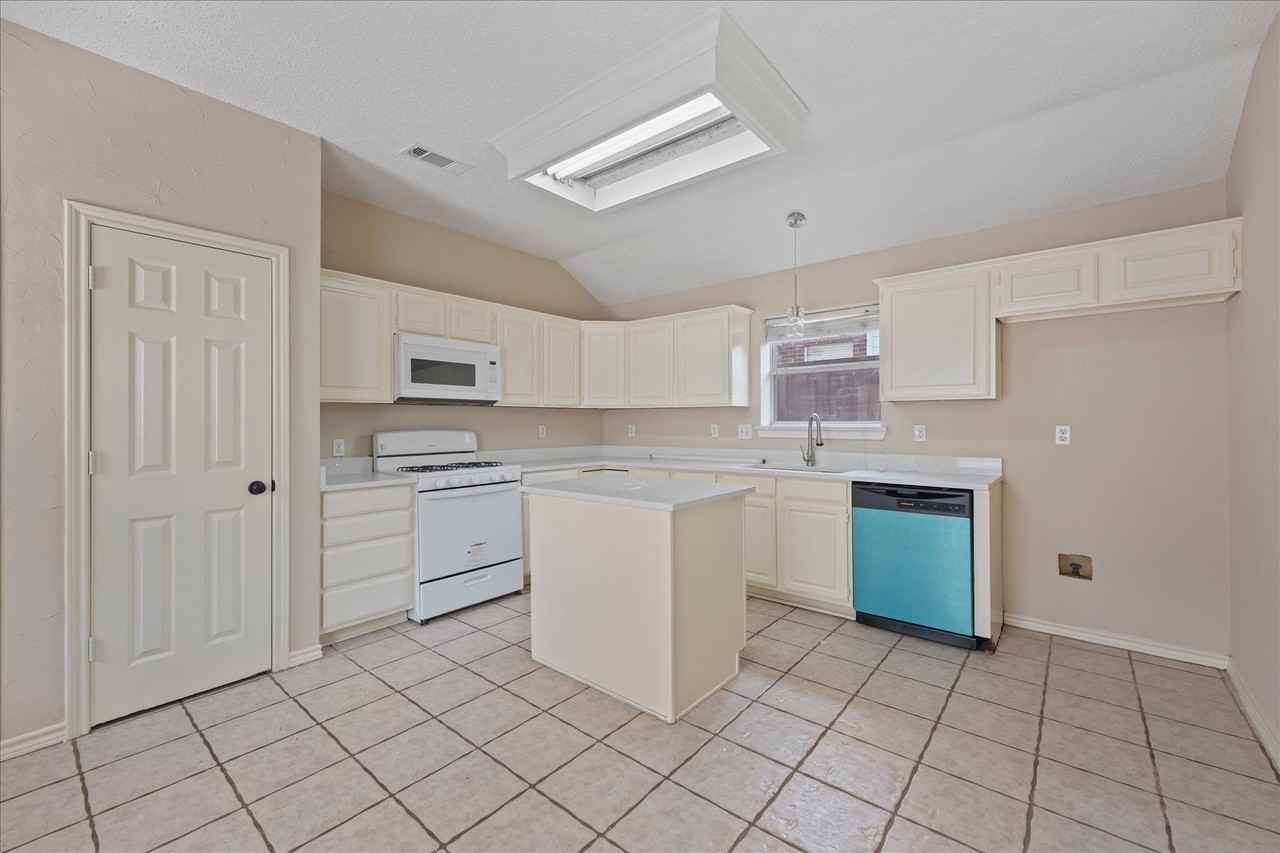 11900 Port Rd - Photo 5 of 28
